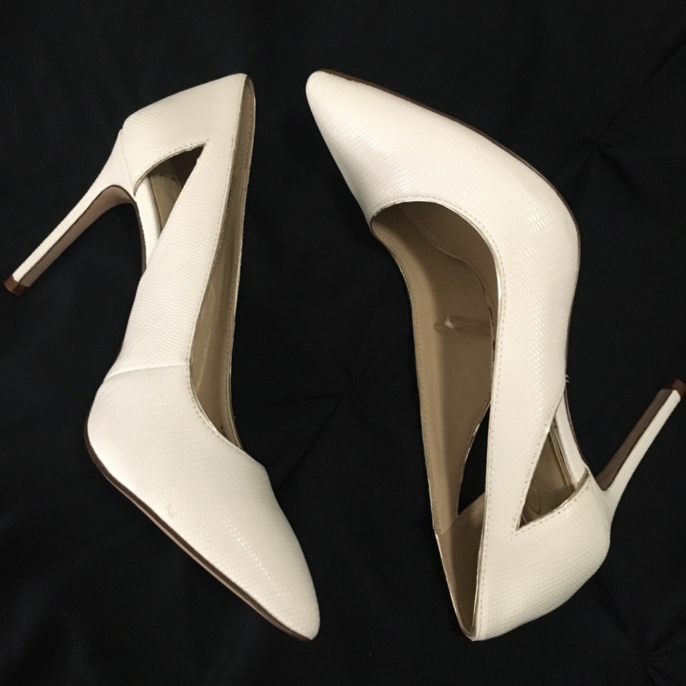 Jessica Simpson White Lizard Cutout Pumps Size 9.5